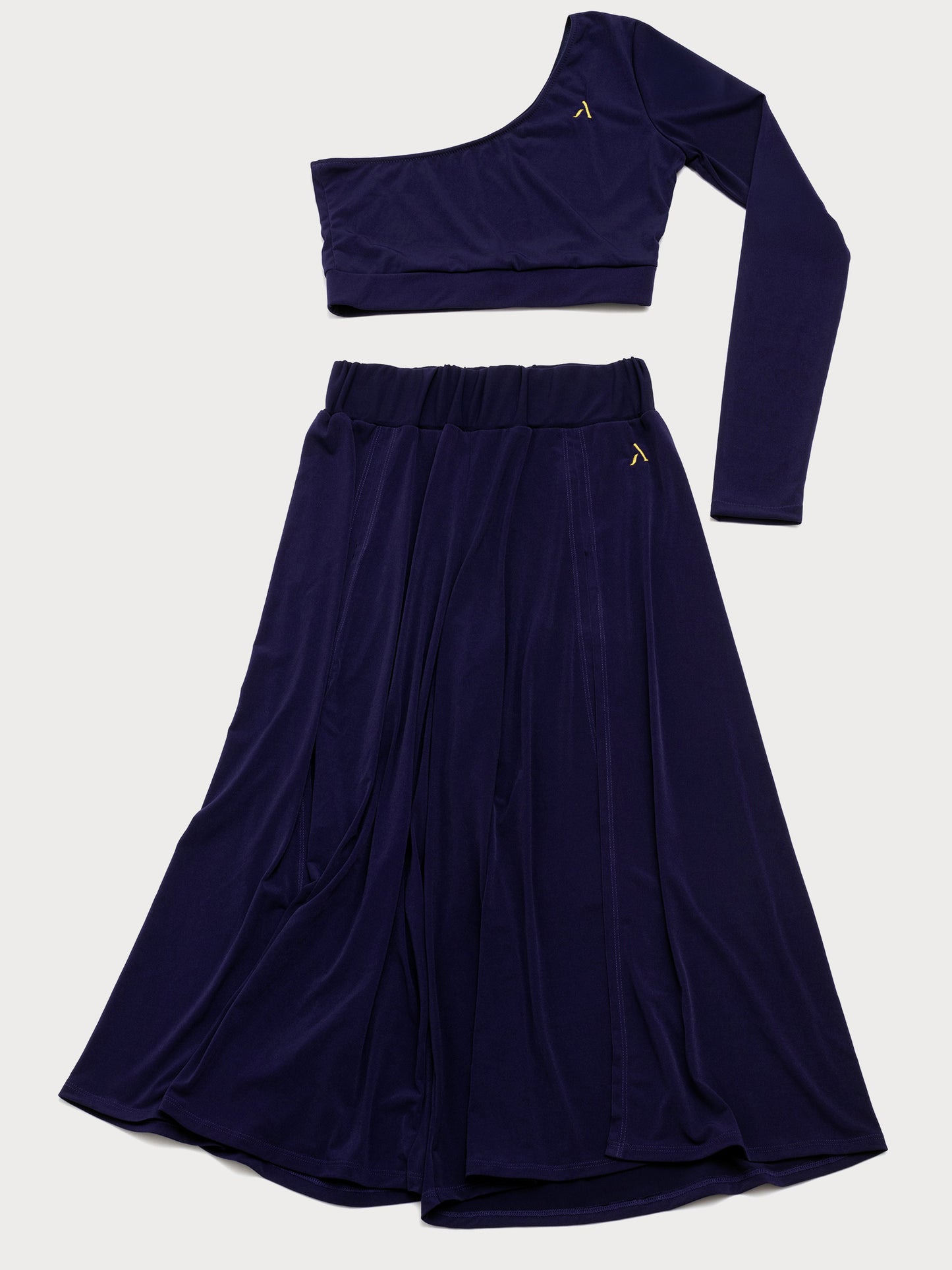 Set da pole dance, top monospalla e pantaloni culotte in jersey color viola